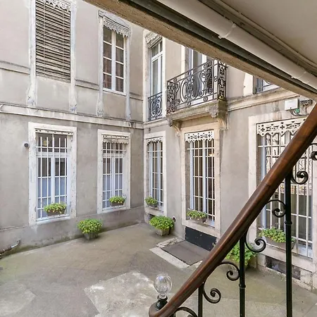 Le Saint Michel 디종